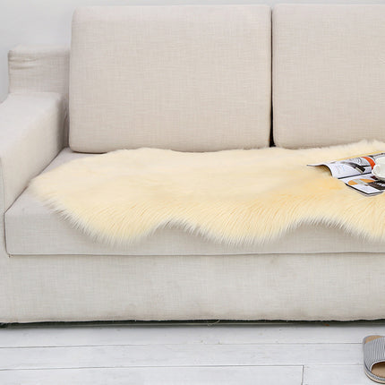 Irregular Faux Fur Rugs Super Soft Fluffy Faux Sheepskin Rugs Deerskin Pile Non-Slip Backing Shaggy Rug Pads