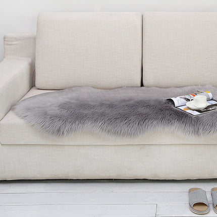 Irregular Faux Fur Rugs Super Soft Fluffy Faux Sheepskin Rugs Deerskin Pile Non-Slip Backing Shaggy Rug Pads