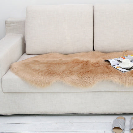 Irregular Faux Fur Rugs Super Soft Fluffy Faux Sheepskin Rugs Deerskin Pile Non-Slip Backing Shaggy Rug Pads