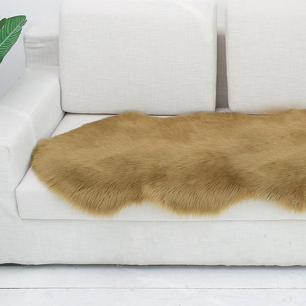 Irregular Faux Fur Rugs Super Soft Fluffy Faux Sheepskin Rugs Deerskin Pile Non-Slip Backing Shaggy Rug Pads