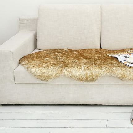 Irregular Faux Fur Rugs Super Soft Fluffy Faux Sheepskin Rugs Deerskin Pile Non-Slip Backing Shaggy Rug Pads