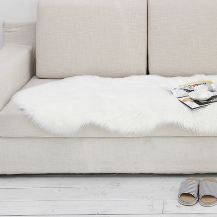 Irregular Faux Fur Rugs Super Soft Fluffy Faux Sheepskin Rugs Deerskin Pile Non-Slip Backing Shaggy Rug Pads