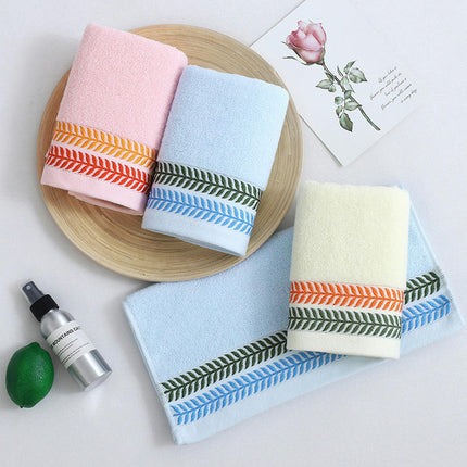 1 Pack Cotton Bath Towel Embroidered Cotton Jacquard Design, Soft and Highly Absorbent